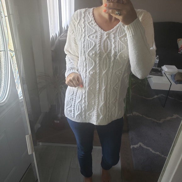 Izod Sweaters - IZOD VNECK SWEATER